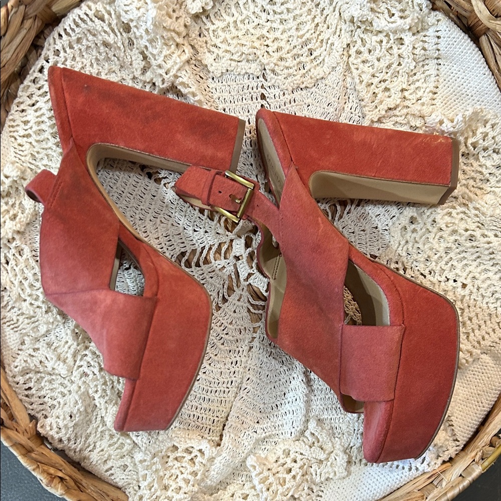 Michael Kors Elegant Red Suede Women's Sandals. 5.5” block heel. Size 10 - Picture 4 of 7